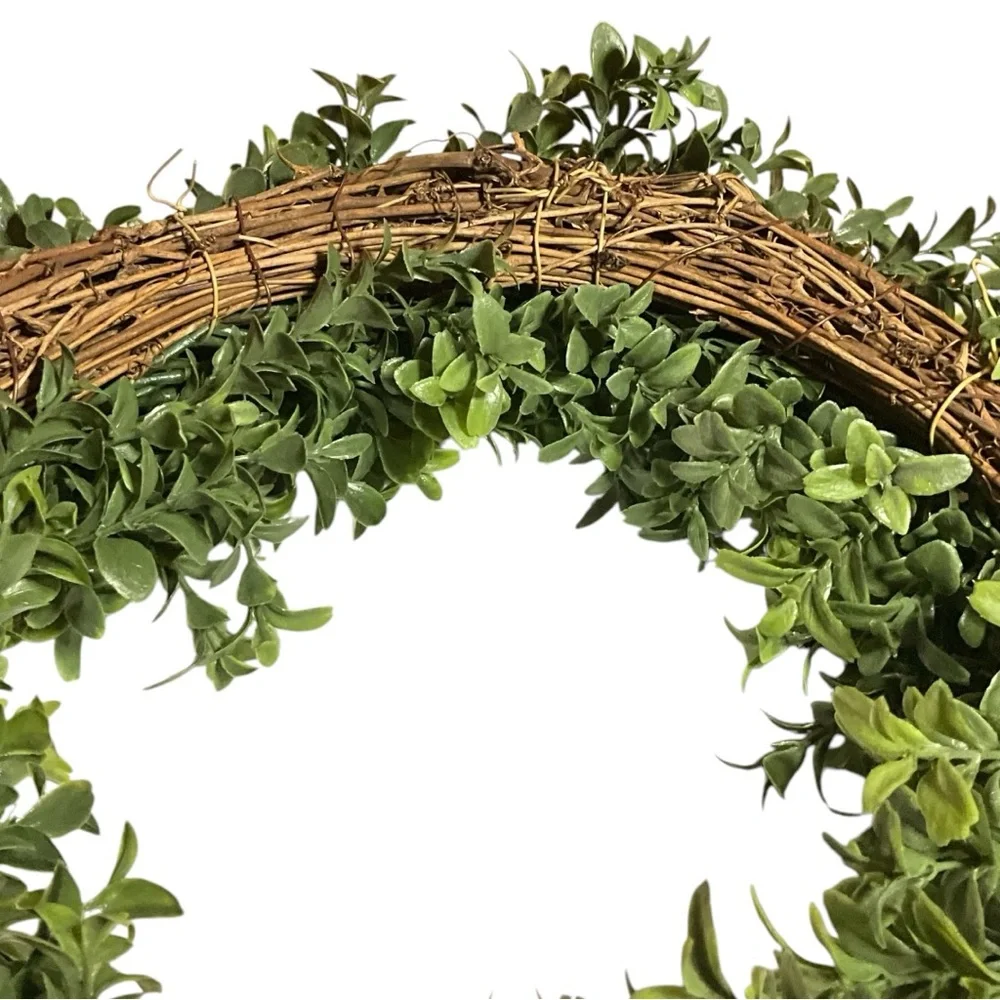 Green Boxwood Holiday Wreath